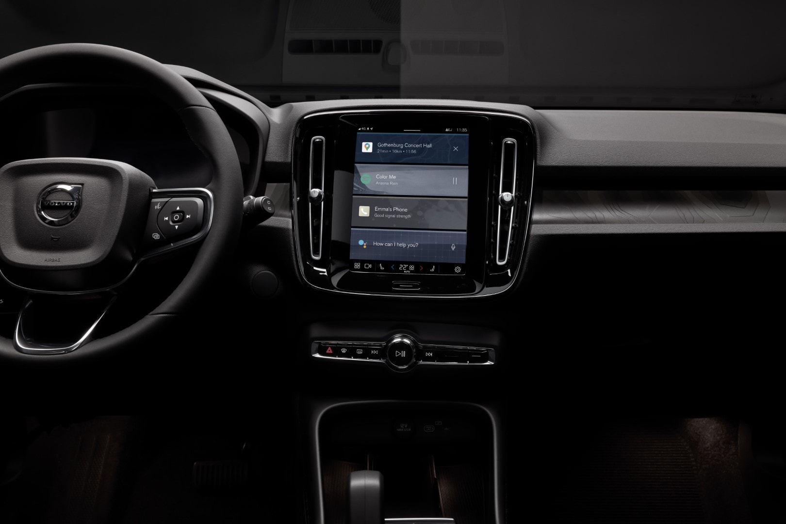 Close-up del emblema XC40, demostrando su diseño elegante.