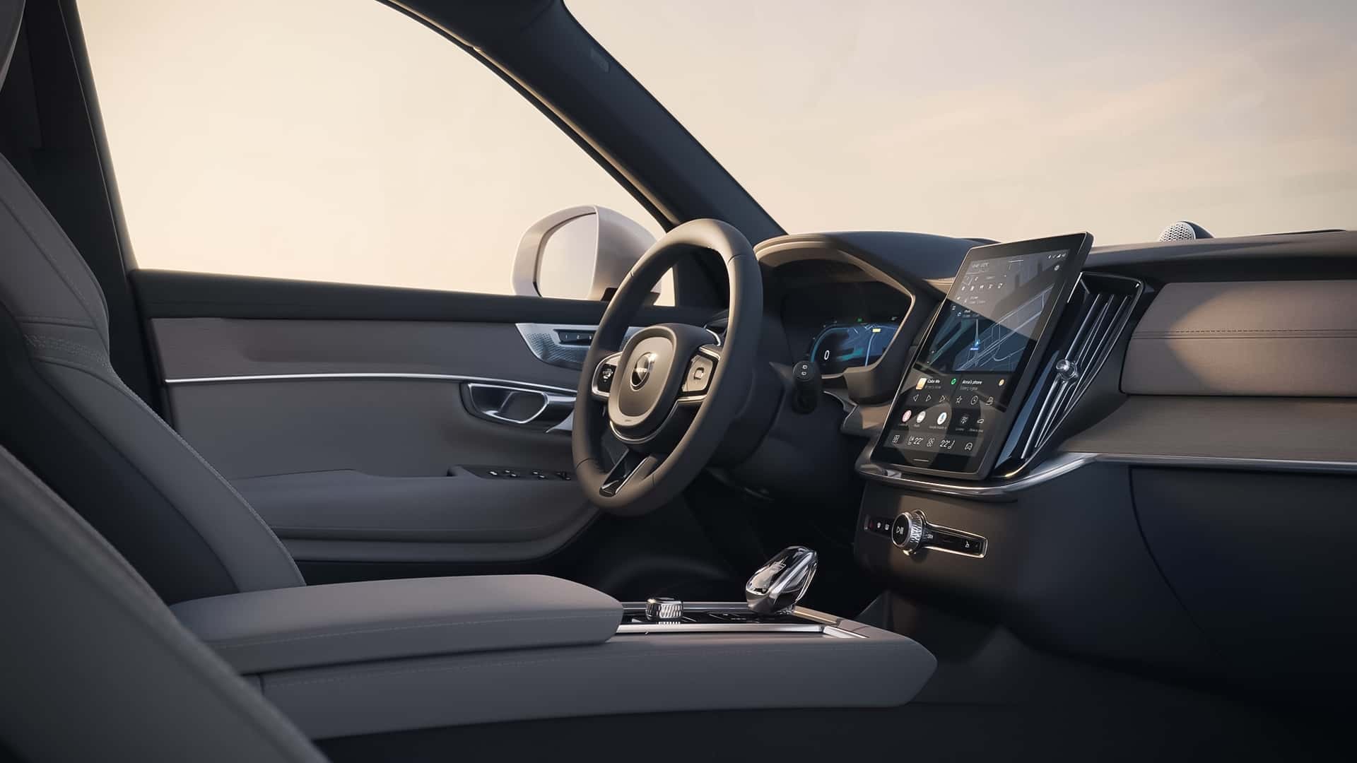 Volvo XC90 Híbrido en paso de cebra, destacando su presencia imponente.