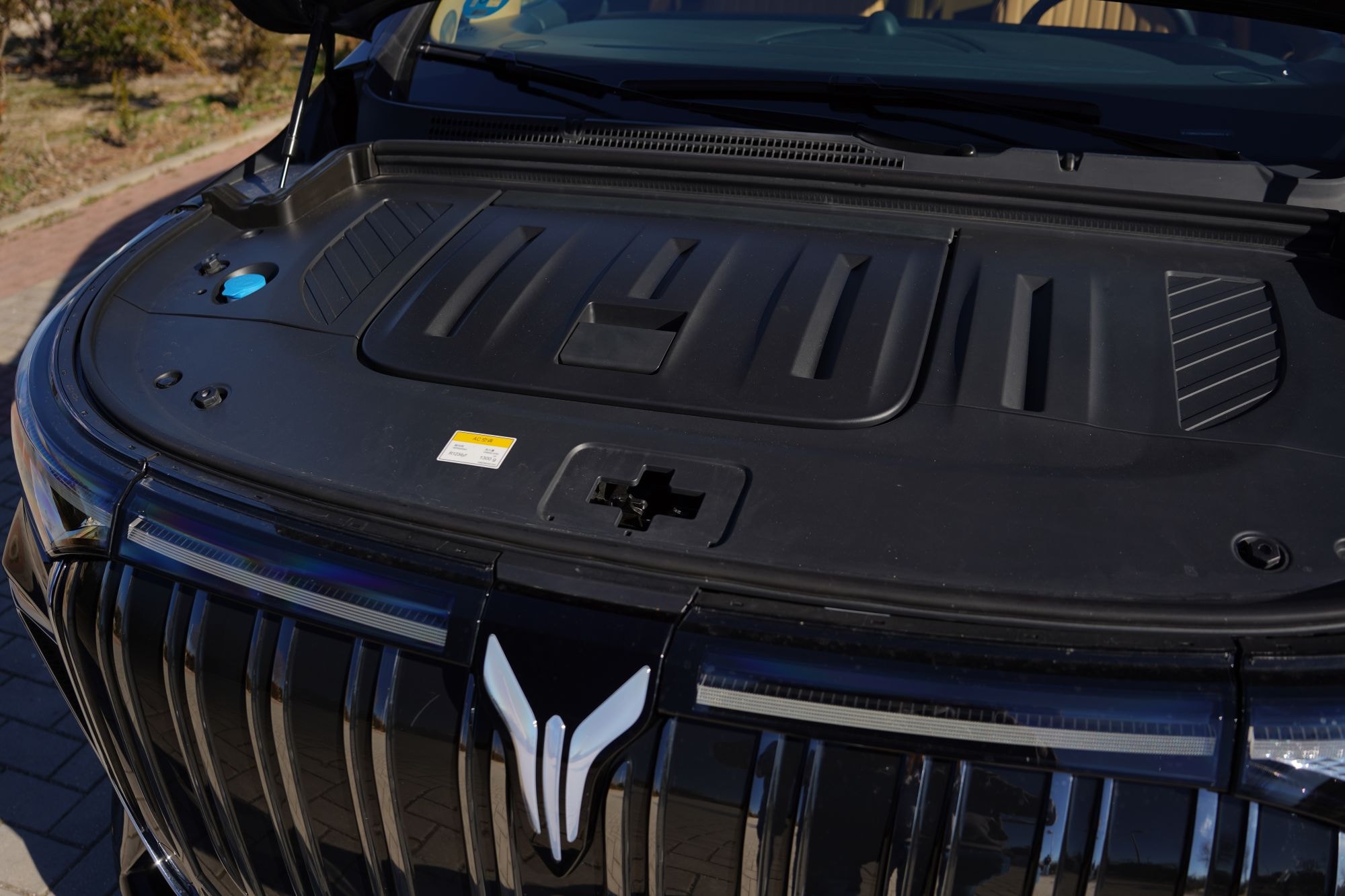 Vista trasera mostrando el diseño sofisticado y moderno.