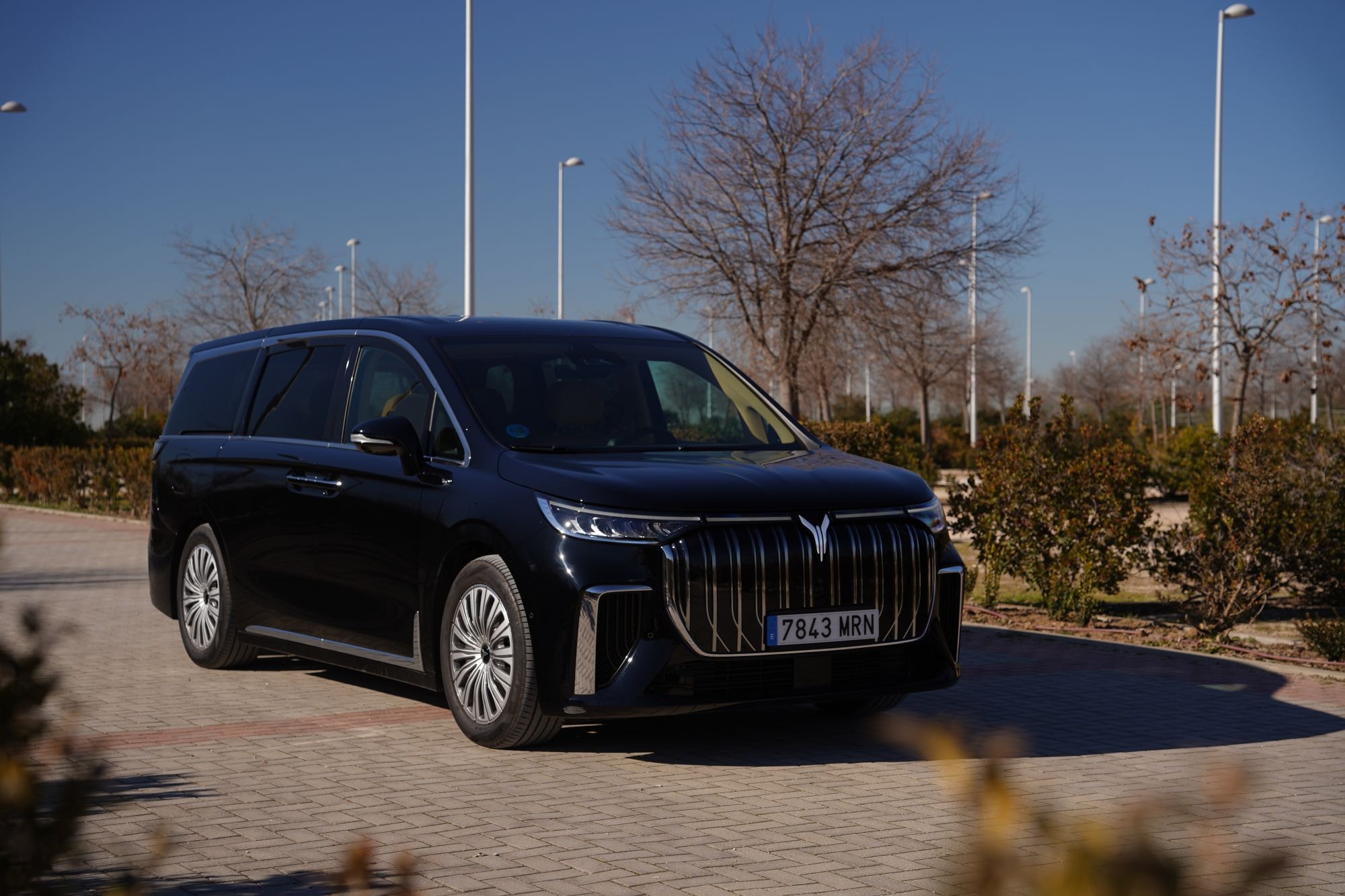Vista del techo panorámico del VOYAH Dream, creando una sensación de espacio.