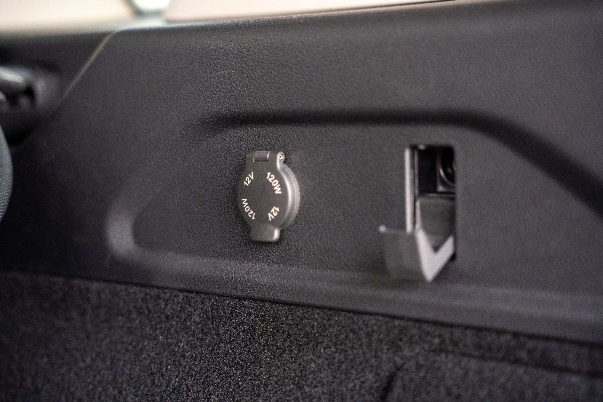 Asientos traseros del VOYAH Free, confort y diseño elegante.