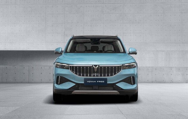 Vista frontal del Voyah Free, destacando su parrilla y faros LED. Vista frontal del Voyah Free, destacando su parrilla y faros LED.