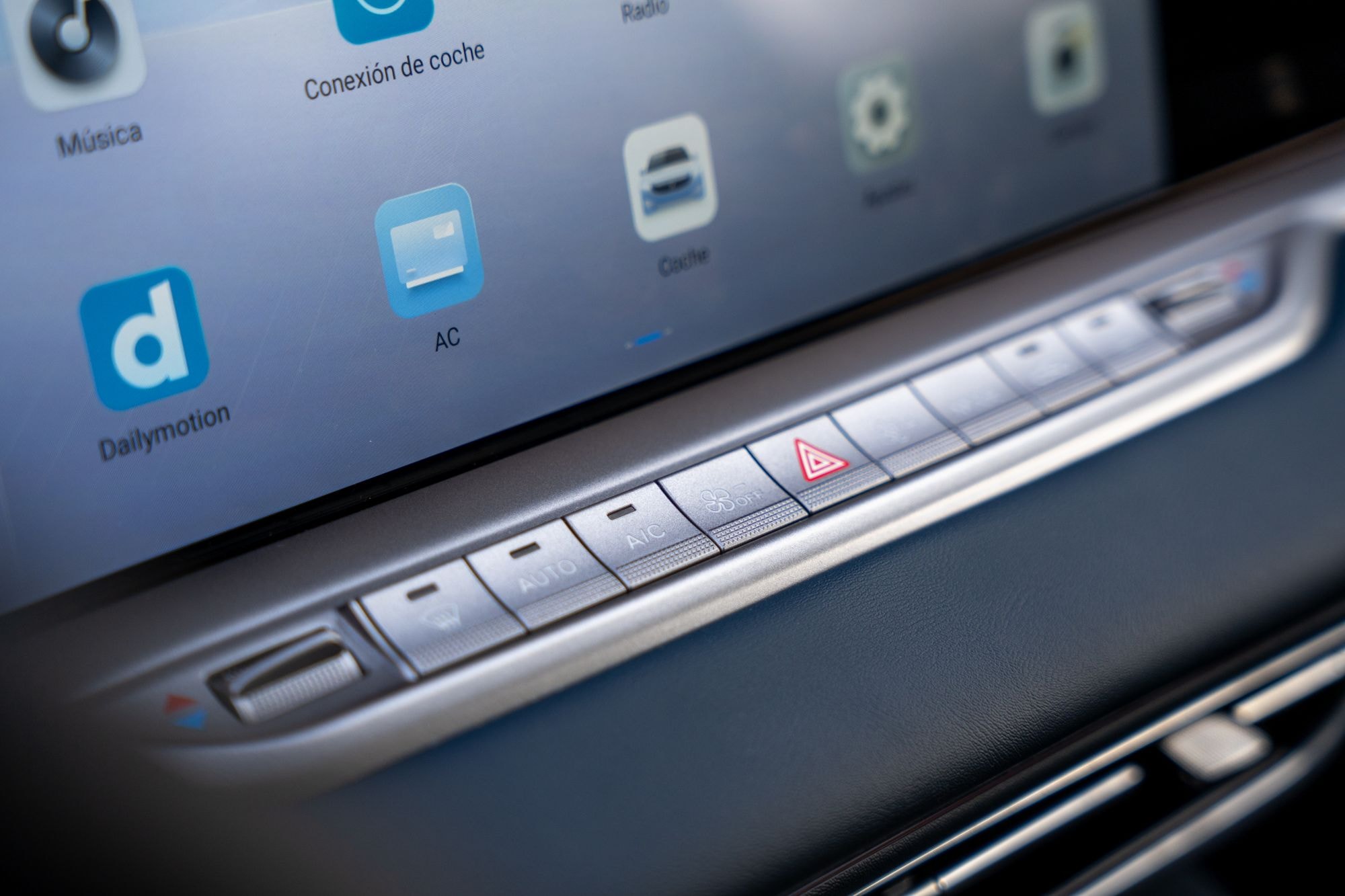 Selección de modos de conducción del VOYAH Free, optimizando la experiencia al volante.