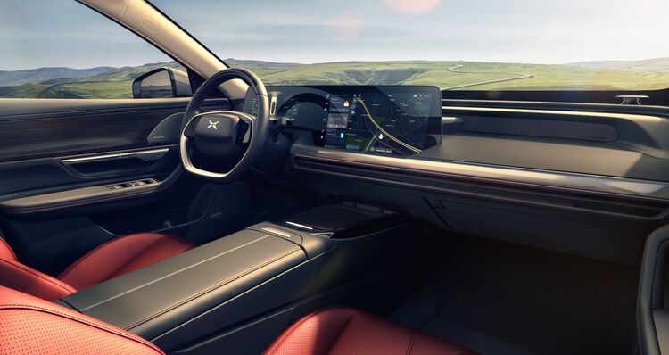 Perfil lateral del Xpeng P7 en un paisaje campestre, resaltando su elegancia. Perfil lateral del Xpeng P7 en un paisaje campestre, resaltando su elegancia.